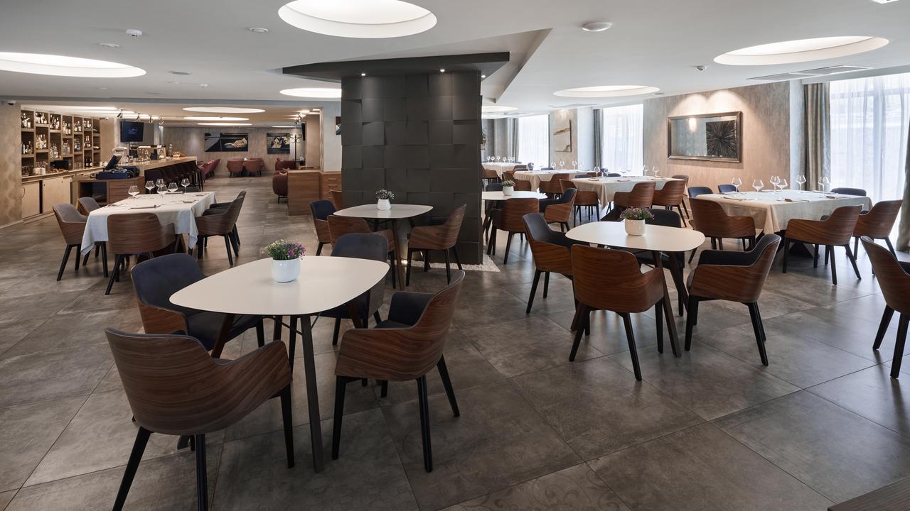 画廊宫殿酒店 第比利斯 外观 照片