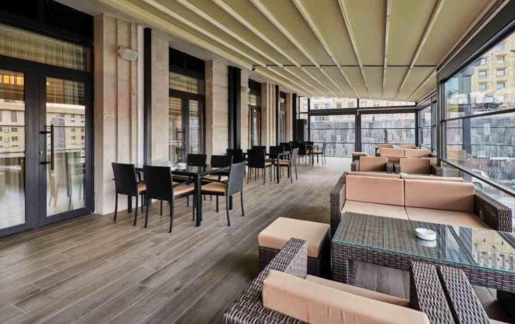 画廊宫殿酒店 第比利斯 外观 照片