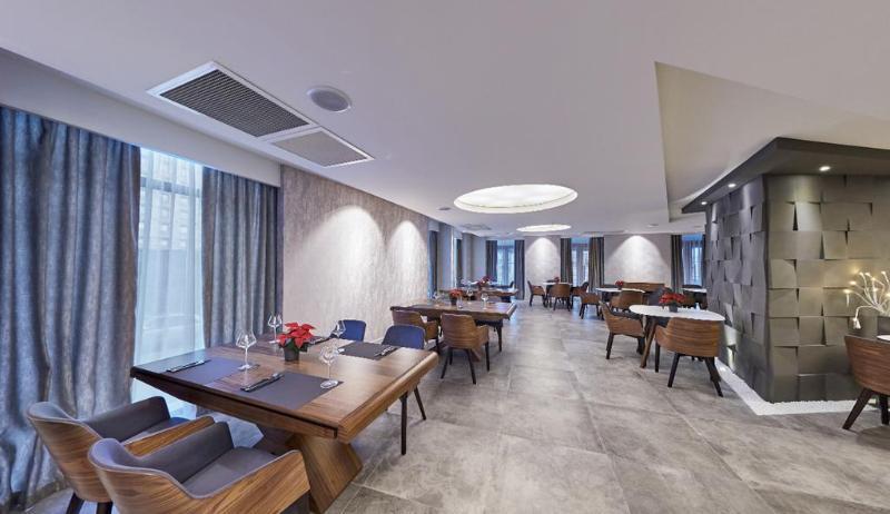 画廊宫殿酒店 第比利斯 外观 照片